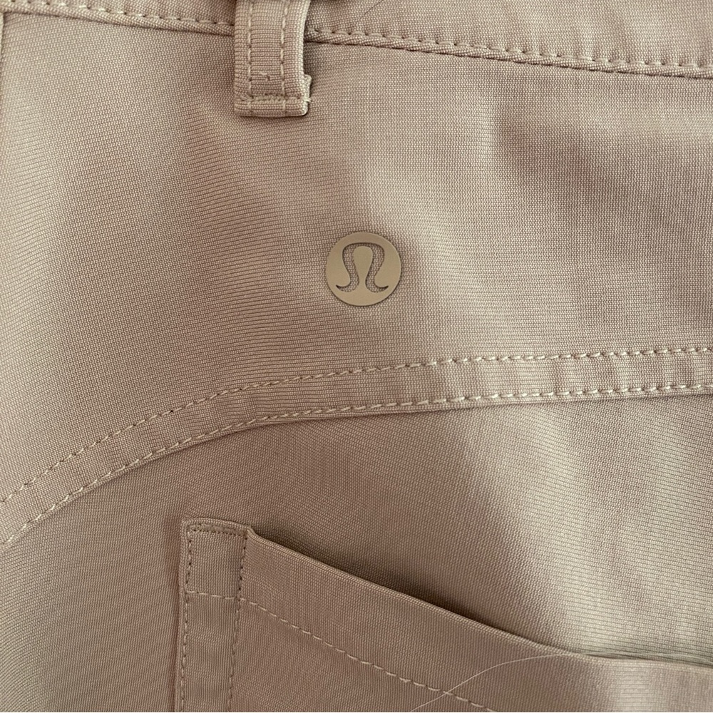 Lululemon 5 Pocket Slim-Leg Pant Jean
Lightweight EUC NWOT - Picture 5 of 6